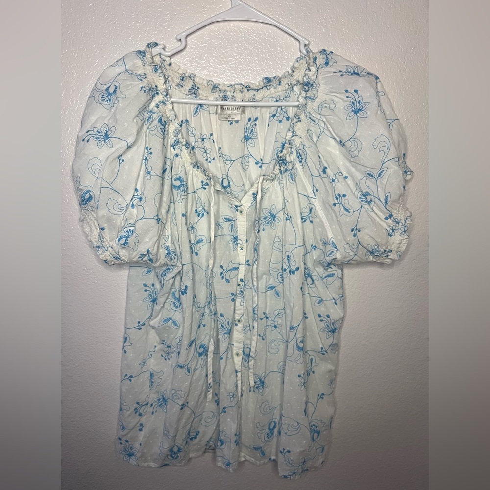 Van Heusen women top short sleeve white with baby blue flower embroidery size XL